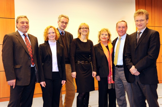Dr. Christian Öttl, Vanessa Bisping, Prof. Stephan Doering, Micheline Geldsetzer, Angelika Wagner-Link, Dr. Gerhard Kreyer und Dr. Nikolaus Melcop (v. l.) (Foto: Wolfgang M. Weber) 